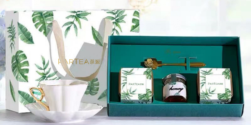 The Tea Ark Lady Love Gift Box with 3 Different Types of Assorted Tea